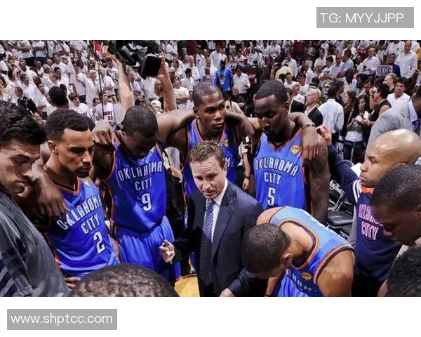 2012年NBA总决赛第三场雷霆对决热火的精彩瞬间与战术分析