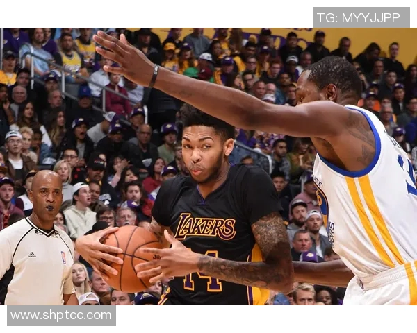 布兰登英格拉姆的篮球之路与未来发展潜力探讨 布兰登英格拉姆的篮球之路与未来发展潜力探讨