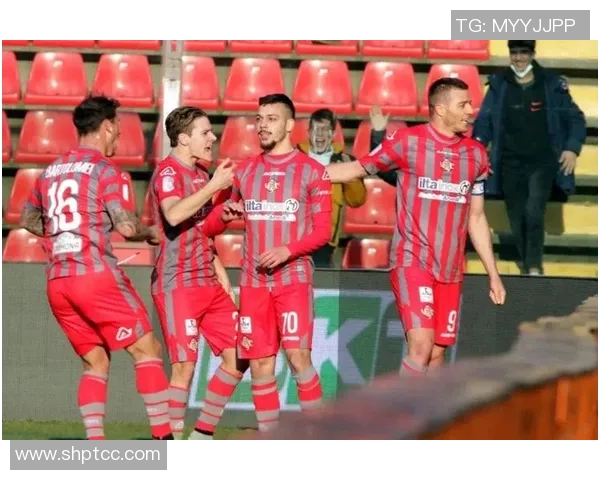 五月二日精彩足球比赛直播全程回顾与精彩瞬间分享 五月二日精彩足球比赛直播全程回顾与精彩瞬间分享