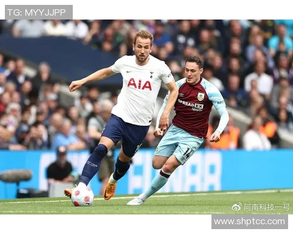 凯恩的传奇之路：从足球天才到世界级教练的蜕变与成就