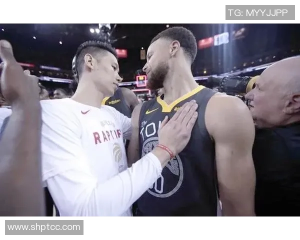 林书豪领衔黄蜂对决魔术展现风采引发球迷热议 林书豪领衔黄蜂对决魔术展现风采引发球迷热议