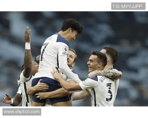 图库曼与圣塔的较量揭示足球战术与团队精神的完美结合