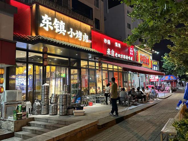 ng体育：这些“美食圈”绝对颠覆你的胃…… 市北美食“夜江湖” 越夜越飘香(图6)